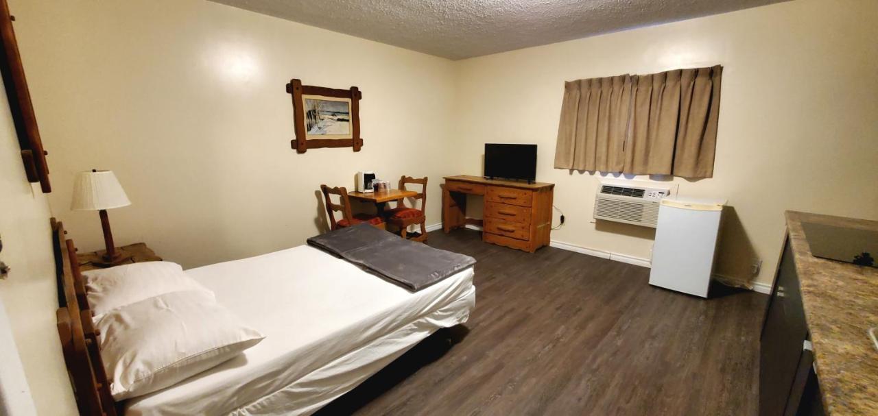 Agassiz Park Lodge - Under New Management McCreary Екстериор снимка