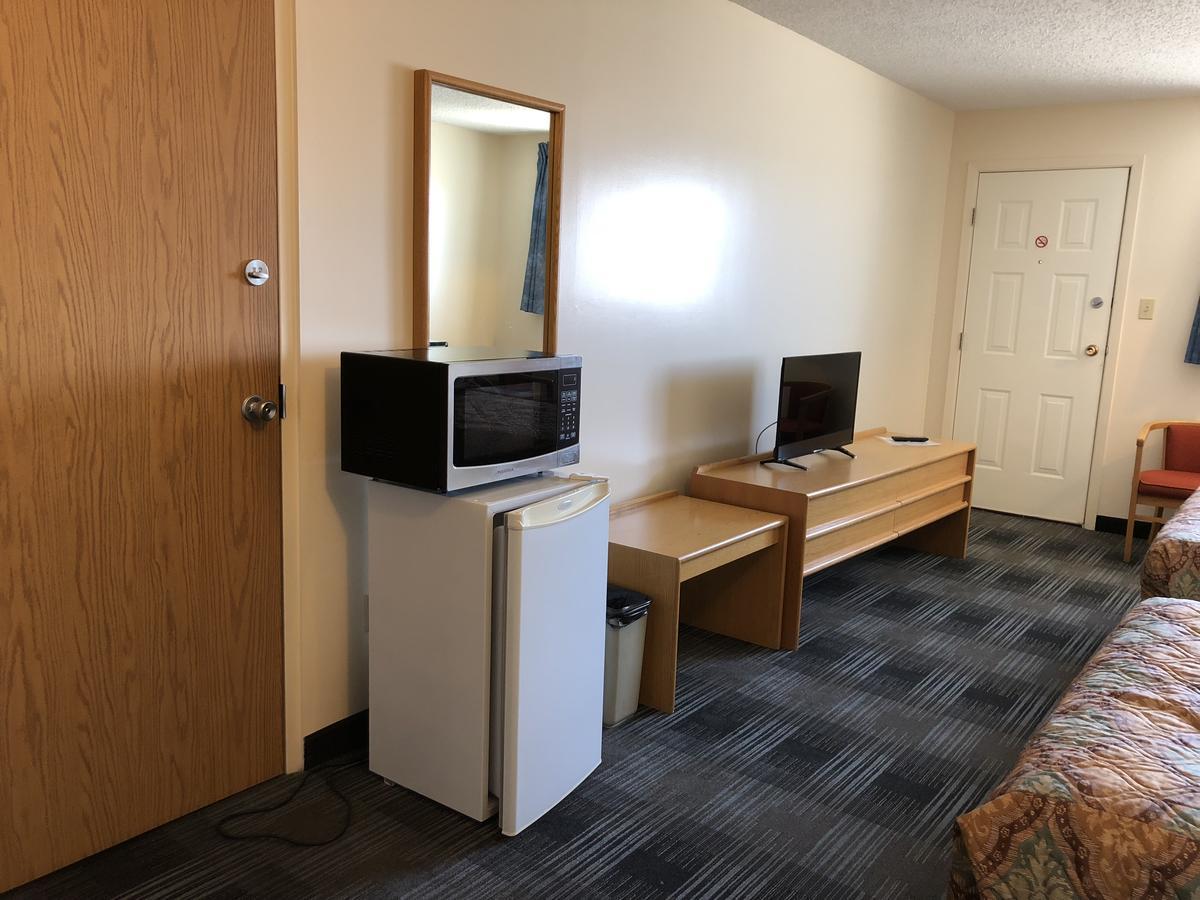 Agassiz Park Lodge - Under New Management McCreary Екстериор снимка