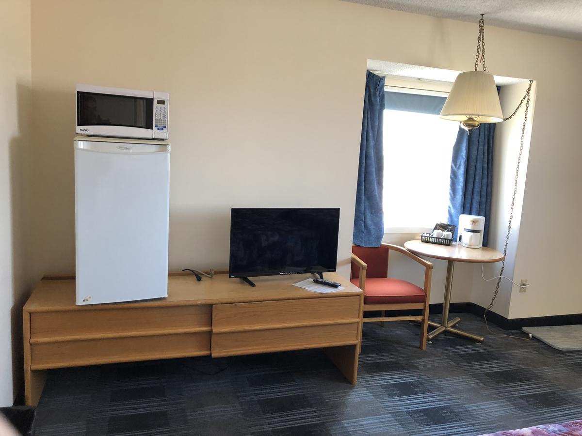Agassiz Park Lodge - Under New Management McCreary Екстериор снимка