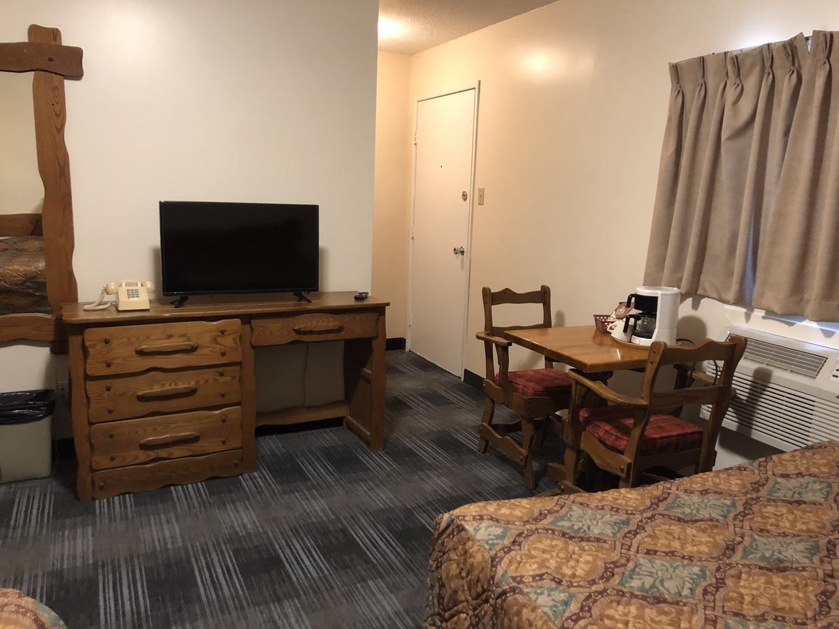 Agassiz Park Lodge - Under New Management McCreary Екстериор снимка