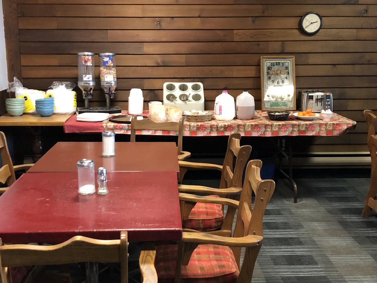Agassiz Park Lodge - Under New Management McCreary Екстериор снимка