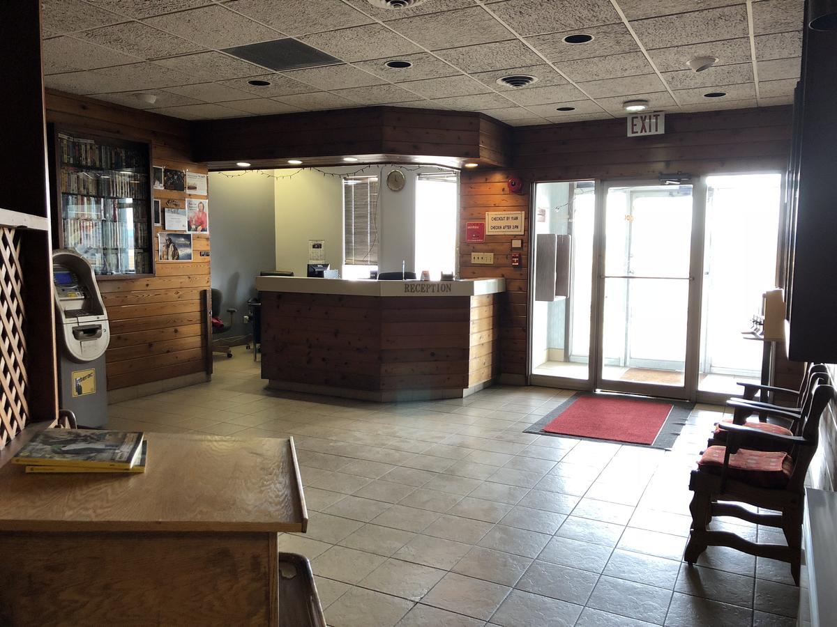 Agassiz Park Lodge - Under New Management McCreary Екстериор снимка