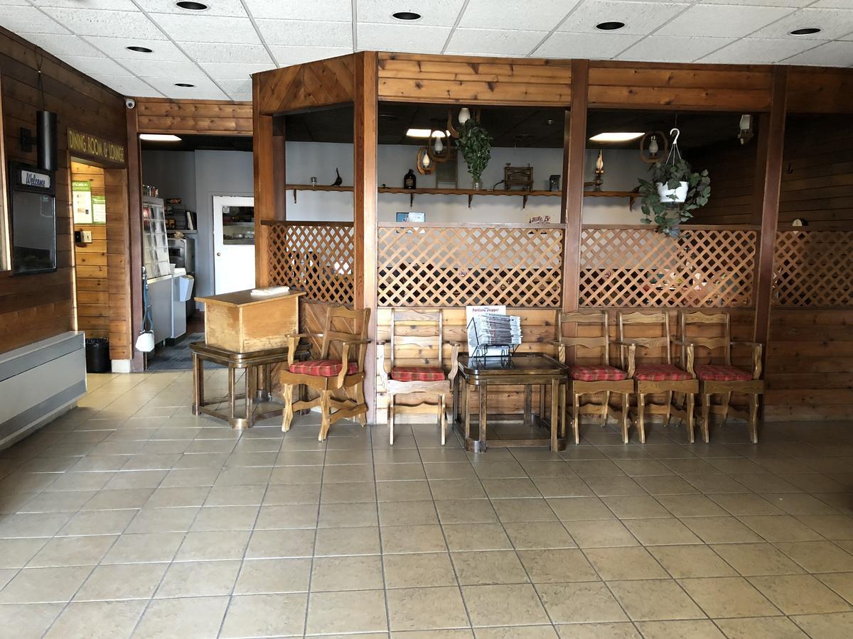 Agassiz Park Lodge - Under New Management McCreary Екстериор снимка