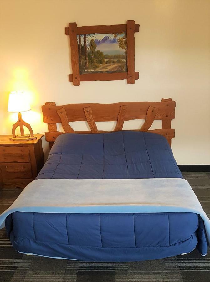 Agassiz Park Lodge - Under New Management McCreary Екстериор снимка