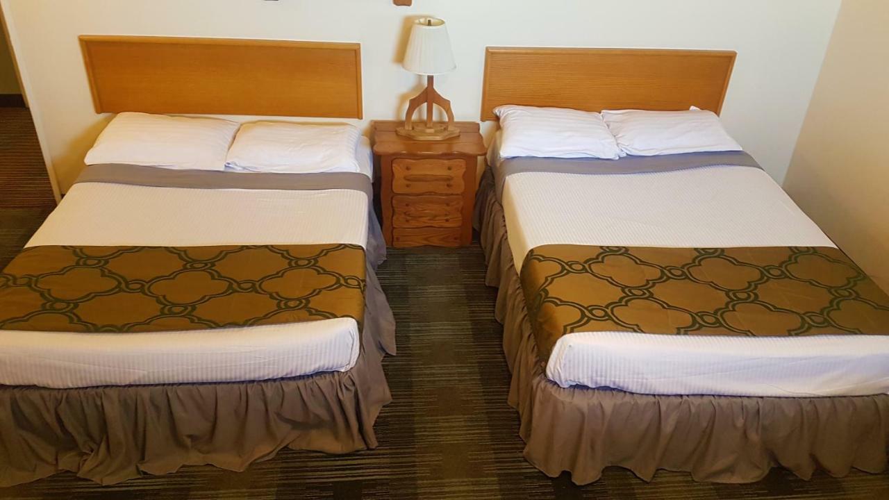 Agassiz Park Lodge - Under New Management McCreary Екстериор снимка